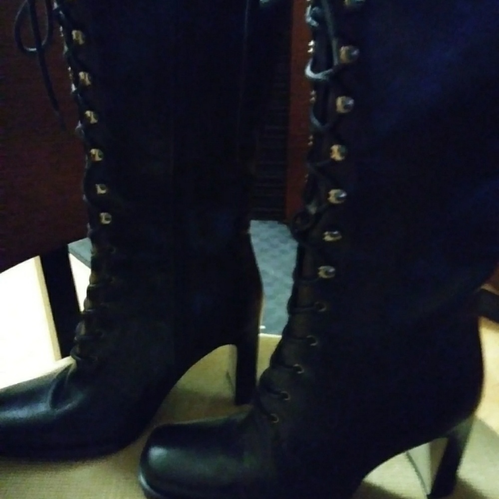 Nicole tie up noots size 7.5